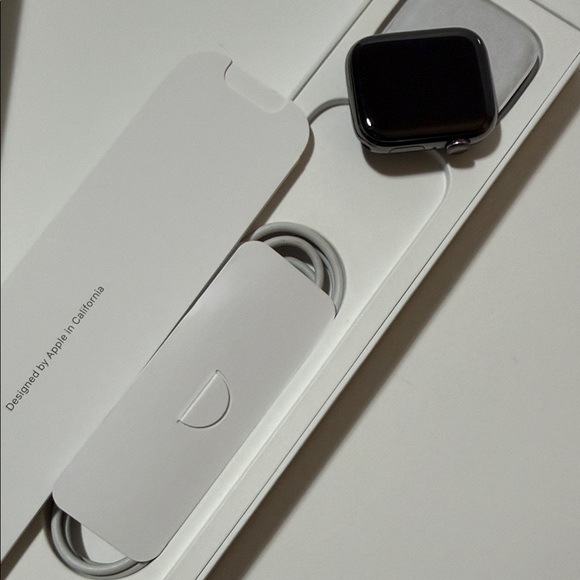 Apple Watch Stainless Steel Series 8 45mm w/ Black Band S/M - Picture 7 of 12